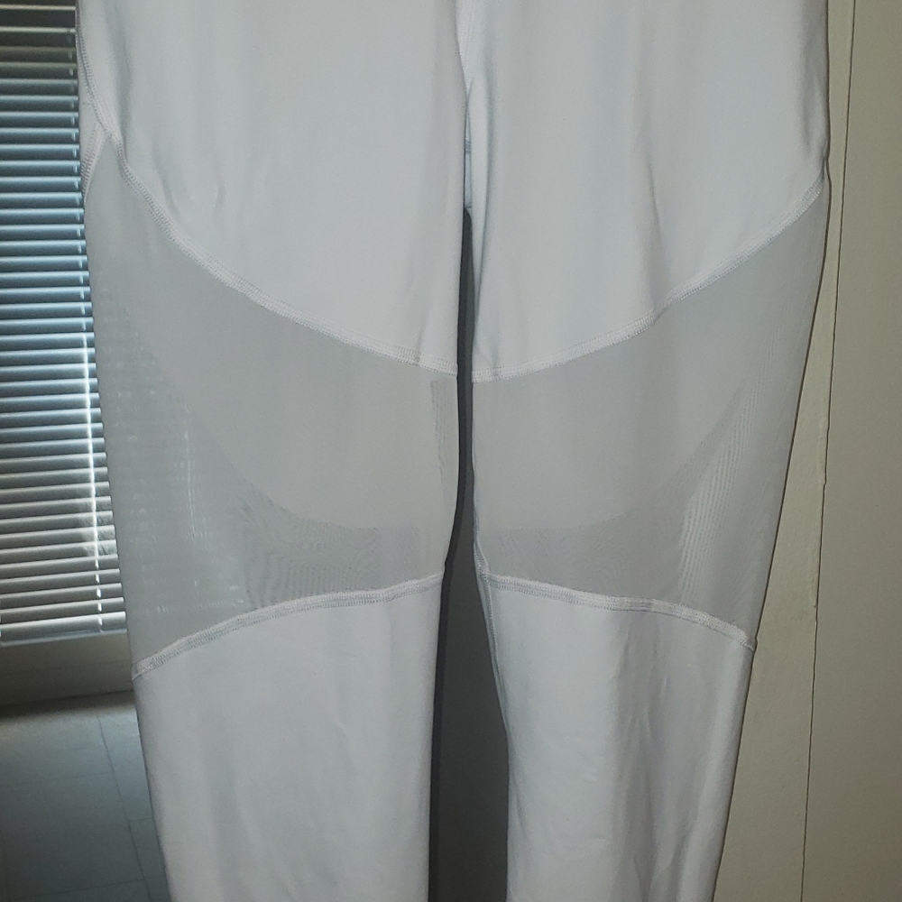 BRAND NEW VS KNOCKOUT LEGGINGS